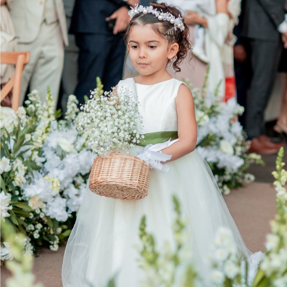 White Flower Girl Dress (BRAND new)